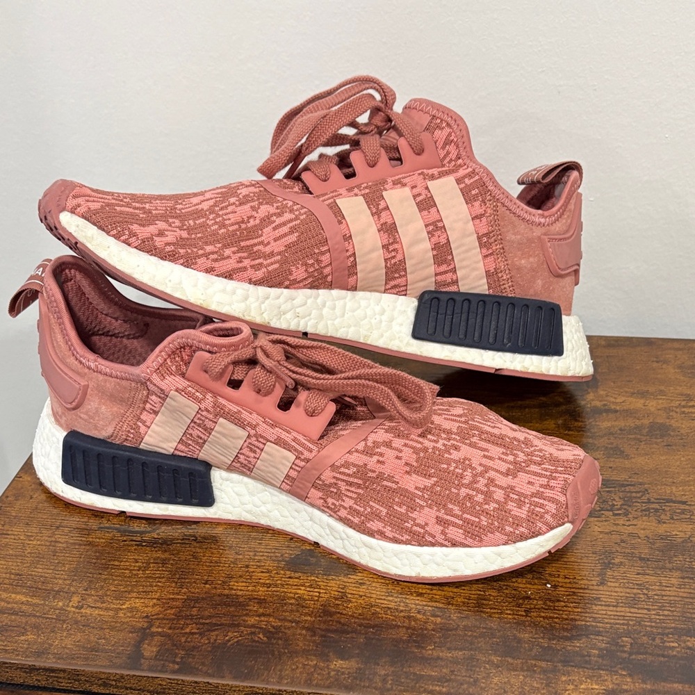 Adidas Boost NMD_R1 Raw Pink glitch Camo size W10.5